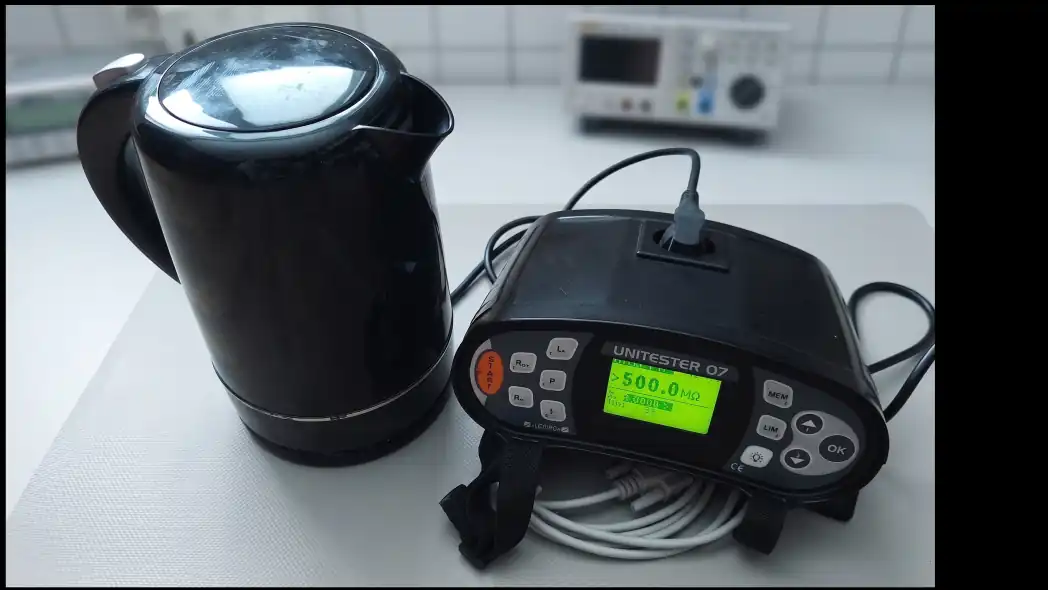 Meranie izolačného odporu elektrického spotrebiča prístrojom Unitester 07